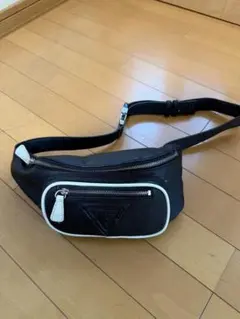 GUESS ボディバッグ ブラック