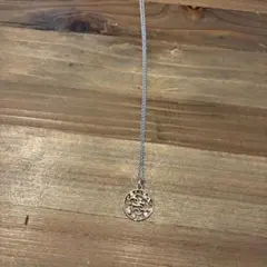 GUESS シルバー 円形ペンダント ネックレス約46cm