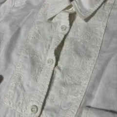 Sunny cloudsの生成り刺繍ブラウス麻綿