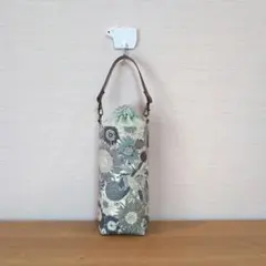 ペットボトルカバー　リバティシンクオブミー/ネイビー　ハンドメイド ハンドメイド リバティ生地シンクオブミーを使用した650ml用ペット