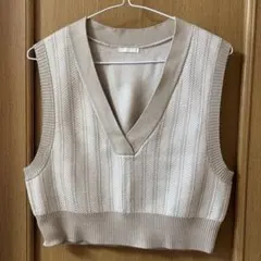 【GU】ニットベストVネック　ベージュ　Sサイズ