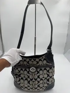 COACH シグネチャー ショルダーバッグのサムネイル