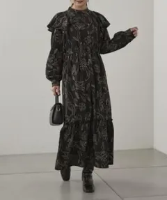 NICE CLAUP ナイスクラップ 【大人見えする】 線画花柄ワンピース 黒