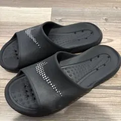 NIKE シャワーサンダル ブラック スタッズロゴ