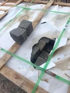 バサルト黒ピンコロ半丁掛け909045ミリ 1000個一箱 バサルト黒ピンコロ半丁掛け909045ミリ 1000個一箱 - メルカリ