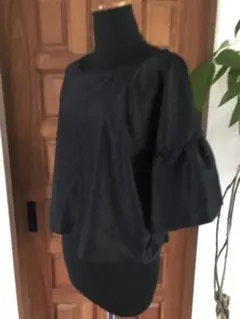 大人かわいい　ハンドメイドブラウス　袖ふわふわ　上質生地使用　ブラック