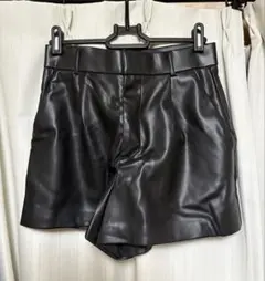 ZARA ブラックレザー ショートパンツ