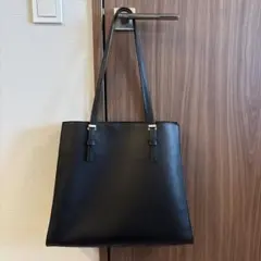 ブラックトートバッグ 2つのジッパーポケット付き