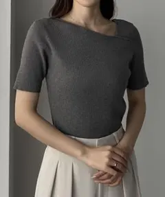 Louereアシメネック半袖リブニットトップス Sのサムネイル