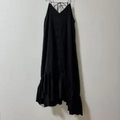 黒いキャミワンピース フリル付き