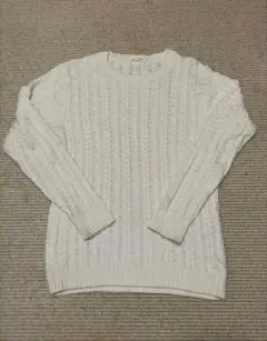 ホワイト ケーブル編み ニットセーター