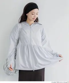 UVカット ジップアップ パーカー ライトブルー Mサイズ　ティアードパーカーのサムネイル