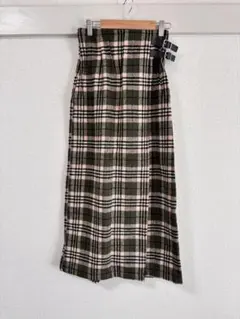 ハイウエストラップ風チェックスカート