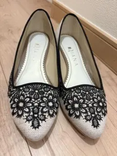 DIANA パンプス レース刺繍 ベージュ×ブラック 23cmのサムネイル
