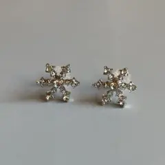 雪の結晶型クリスタルピアス