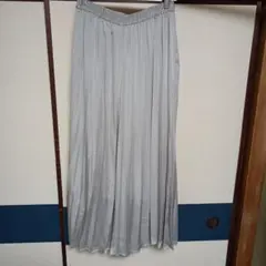 ニコアンド★光沢感あり　ロング細プリーツ　スカーチョパンツ　シルバー