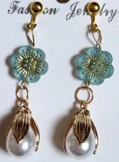 ⭐大特価⭐新品、未使用　ハンドメイドイヤリング　チェコビーズフラワーメタル蕾