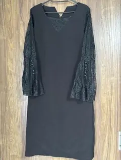 黒レースワンピース　タイト　結婚式　パーティ