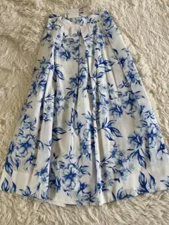 値下げ。ZARA 新品フラワープリント フレアスカート Sサイズ　ブルー
