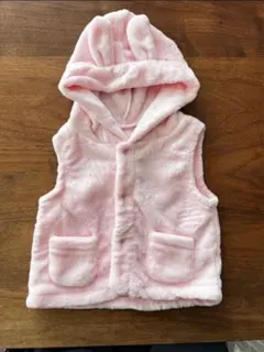 フード付きピンクフリースベスト