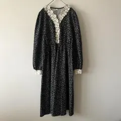 【MANGO】クラシカル小花柄 ロングワンピース レース襟 パールボタンのサムネイル