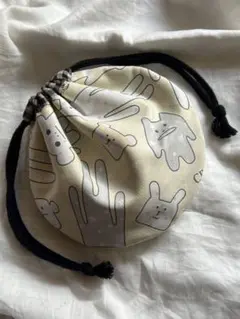 可愛い動物さん柄の小さめでまあるいポーチ（ハンドメイド）
