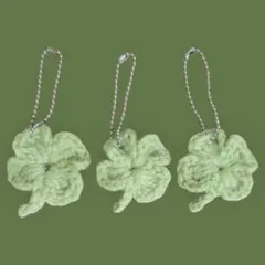 ハンドメイド ふんわりクローバー キーホルダーꕤ୭* ナチュラルグリーン