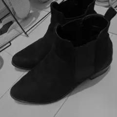 美品 スエード素材 サイドゴアブーツ ポインテッドトゥ 黒