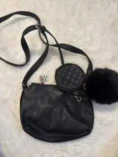 GUESS ブラック ショルダーバッグ