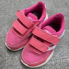 adidas ピンク ベルト付きシューズ