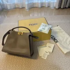 FENDI Peekaboo アイコニック ショルダーバッグのサムネイル