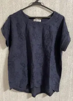 ベルーナ　カットソー　rejouir 花柄刺繍 半袖プルオーバー ネイビーのサムネイル