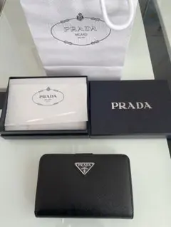 PRADA ブラック 二つ折り財布