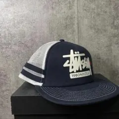 【美品】STUSSY ボーダー メッシュキャップ トラッカー スナップバック 黒のサムネイル