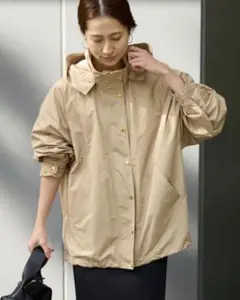 ベージュ フード付き マウンテンパーカー