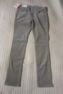 グレー スリムフィット デニムパンツ