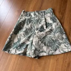 ボタニカル柄 ハイウエスト ショートパンツ ハーフパンツ　キュロット
