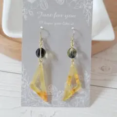 チェコビーズとべっ甲三角形パーツ（黄色）のピアス（イヤリング変更可）No.733