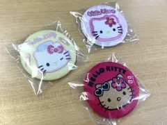 ハローキティ　シークレット刺繍缶バッジ