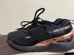 PUMA プーマ ミューズ X-2 メタリック スニーカー 黒 ローズゴールドのサムネイル