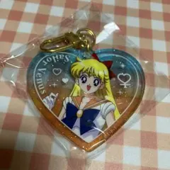 セーラームーン　ハートラメアクリルキーホルダー　VENUS