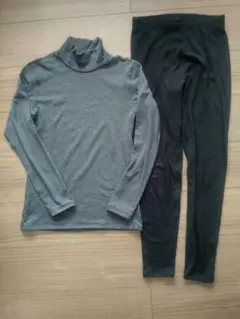 ユニクロ超極暖ヒートテックウルトラウォーム ハイネック＆レギンス10分丈 M2点