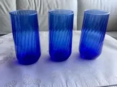 美しいブルーのグラス、3コセット