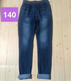 美品女の子140　スキニーデニムパンツ ウエストゴム　ストレッチGU好きに