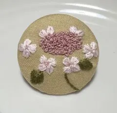 ハンドメイド刺繍　ブローチorヘアゴム