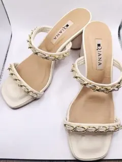 美品✨　DIANA ダイアナ　サンダル ゴールドチェーン ホワイト Sサイズのサムネイル