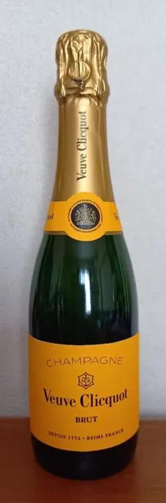 Veuve Clicquot Brut シャンパン 375ml - メルカリ