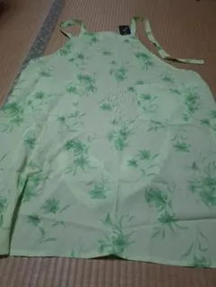 Adam & Eve 花柄エプロン 薄い緑色