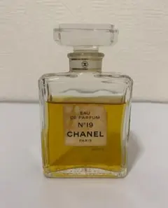 EAU DE PARFUM N19 CHANEL 50mLのサムネイル