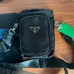 美品 PRADA スマホショルダーバッグ ブラック@x3